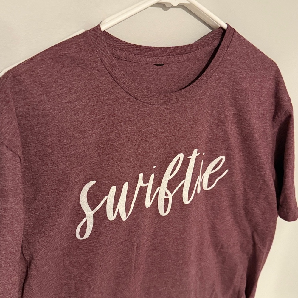 TAYLOR SWIFT 'Swiftie' Graphic T-Shirt